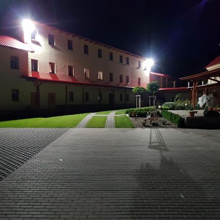 Bendovsky Dvur Bed & Breakfast Dusniky Екстериор снимка