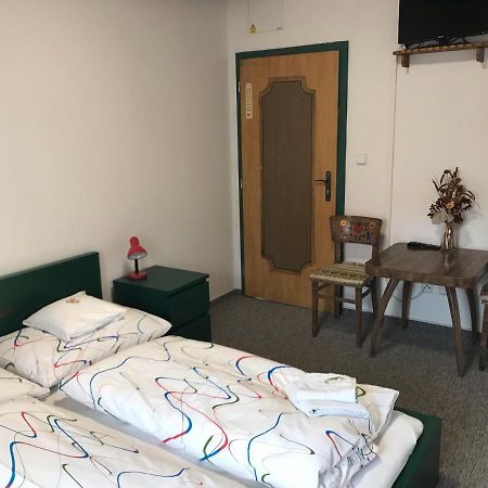 Bendovsky Dvur Bed & Breakfast Dusniky Екстериор снимка