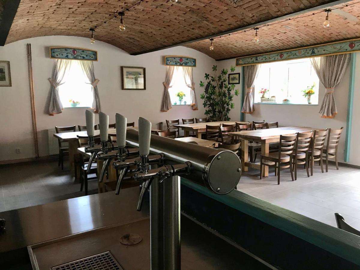 Bendovsky Dvur Bed & Breakfast Dusniky Екстериор снимка
