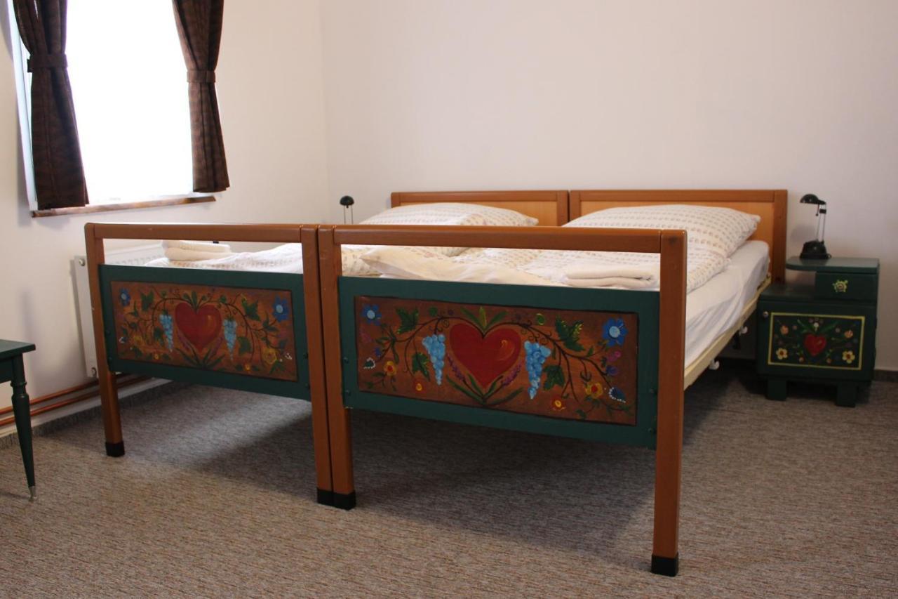 Bendovsky Dvur Bed & Breakfast Dusniky Екстериор снимка