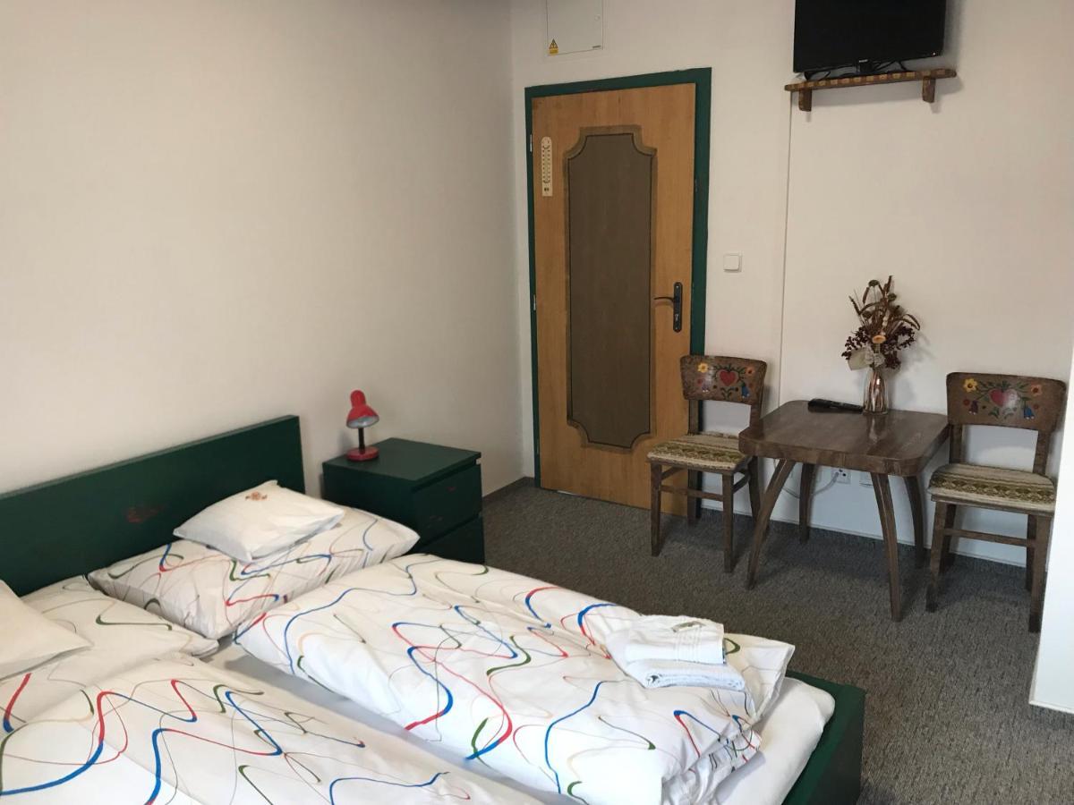 Bendovsky Dvur Bed & Breakfast Dusniky Екстериор снимка